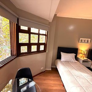 Habitación Estándar con 2 Camas Individuales